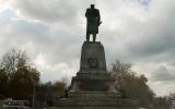 Памятник адмиралу Павлу Степановичу Нахимову в Севастополе. Вид сзади