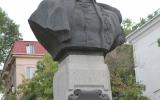 Памятник Суворову Александру Васильевичу с посвятительной надписью 