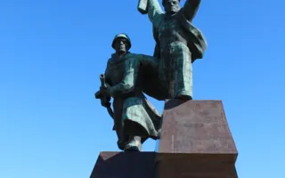 Памятник Солдату и Матросу