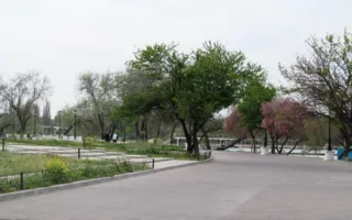 Омега. Благоустроенный городской пляж в Севастополе