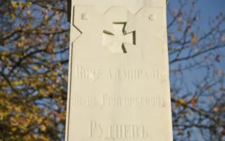 Памятник вице-адмиралу Ивану Григорьевичу Рудневу